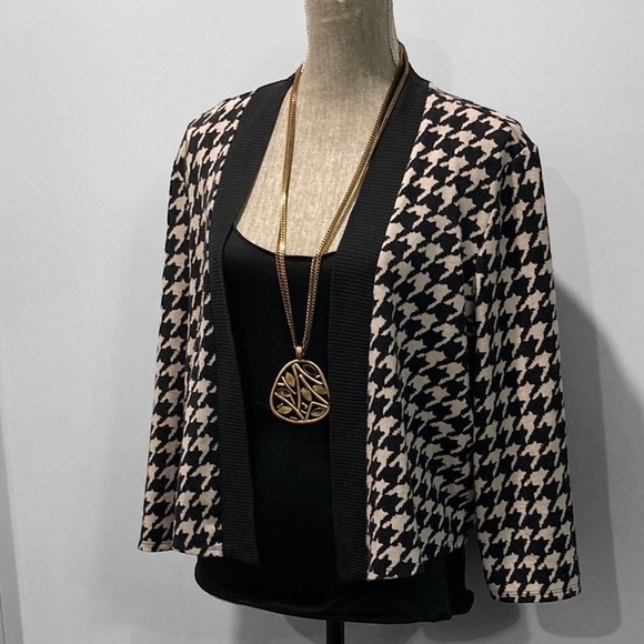 Studio One Sweaters - STUDIO One Beige Houndstooth Cardigan XL